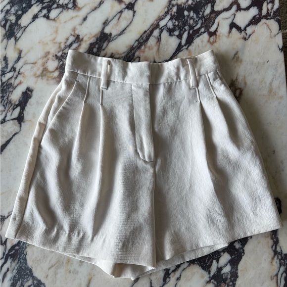 Aritzia Effortless Shorts Mid Thigh Length - Picture 5 of 8